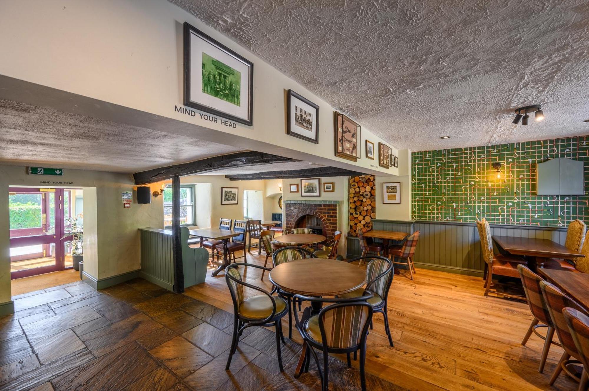 The Horse And Farrier And The Salutation Keswick Herberg